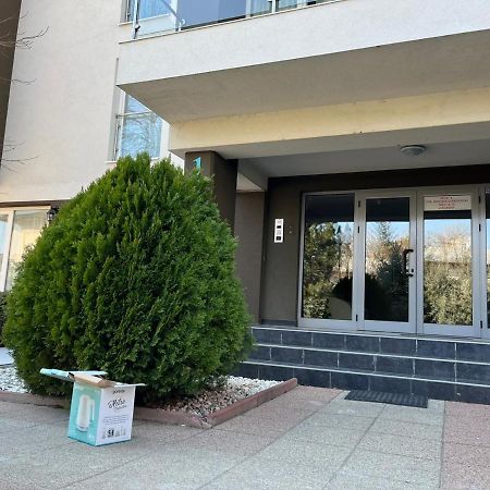Tranzzzit Airport Apartment Отопень Екстер'єр фото