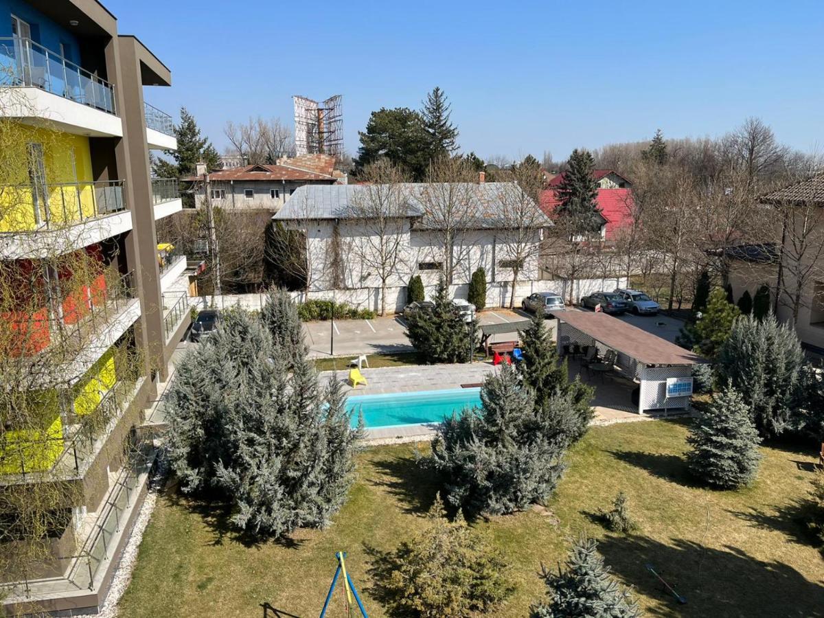 Tranzzzit Airport Apartment Отопень Екстер'єр фото